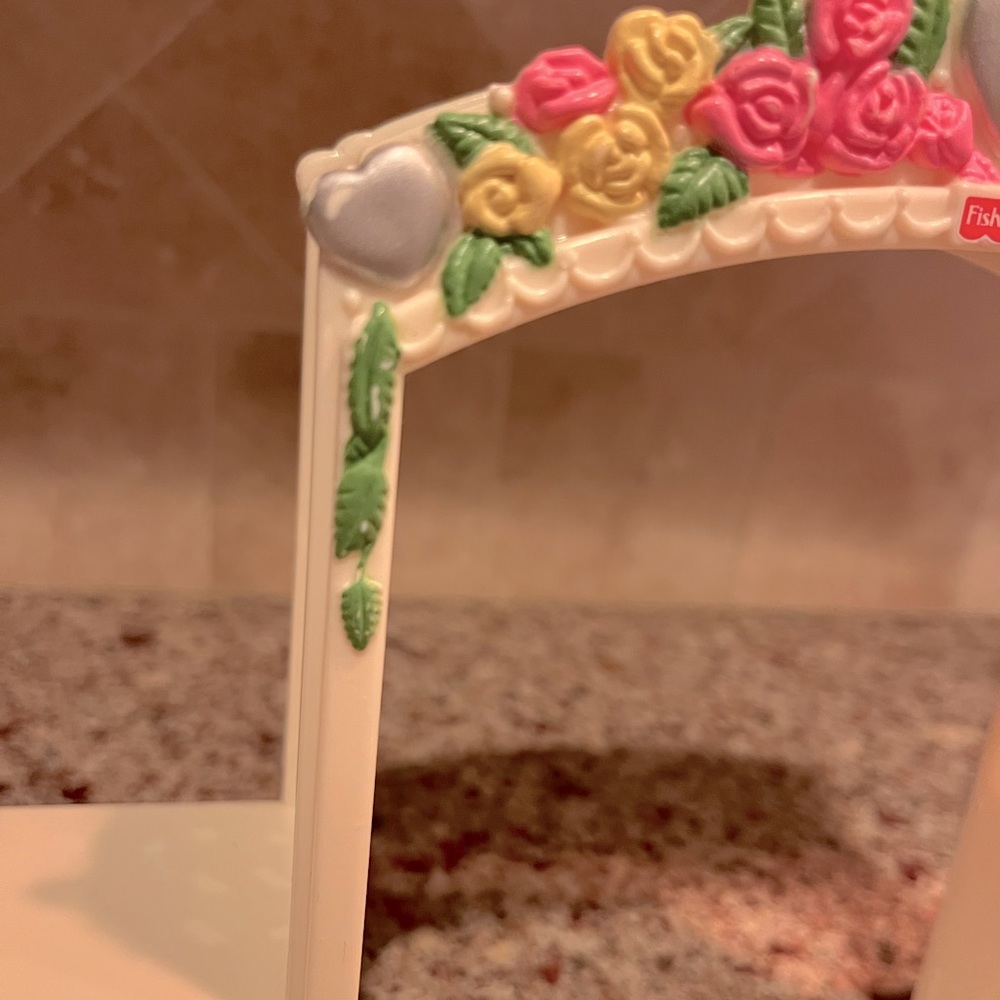 Fisher Price Loving Family Wedding Gazebo- Plays Music! - Picture 4 of 5